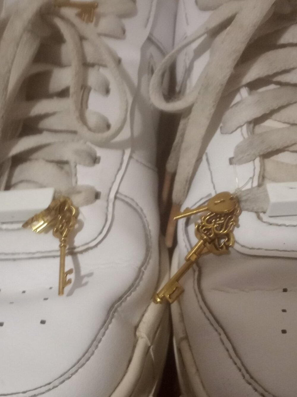 Nike Air Force 1 Pixel Womens Size 8 White Lifestyle Sneakers Gold Chain Key - Picture 7 of 14